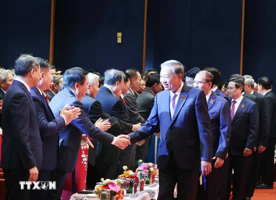 Tổng Bí thư Tô Lâm với các đại biểu tham dự buổi lễ. (Ảnh: Thống Nhất/TTXVN)