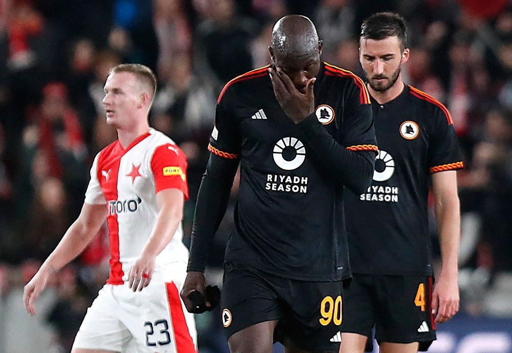 AS Roma thất bại trước Slavia Prague (Ảnh: Getty).