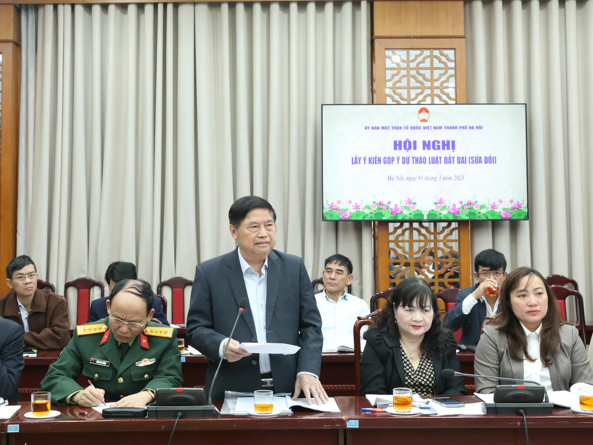 Các đại biểu phát biểu góp ý tại hội nghị.