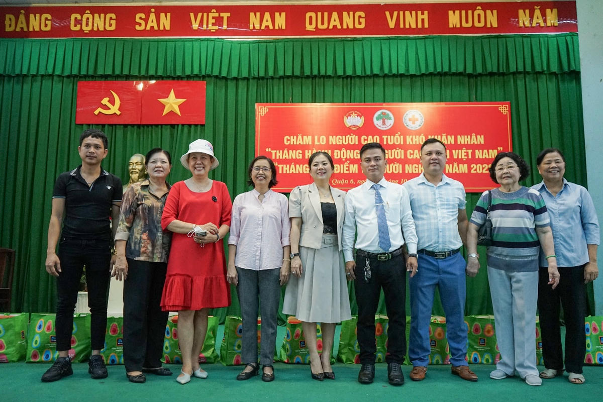 Công ty TNHH Thành Được tặng 150 phần quà cho người dân quận 6.