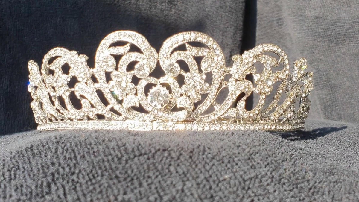 Chiếc vương miện ‘The Spencer Tiara’ nổi tiếng. Ảnh: CNN.