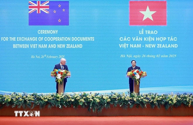 Thủ tướng Phạm Minh Chính và Thủ tướng New Zealand Christopher Luxon tuyên bố nâng cấp quan hệ Việt Nam- New Zealand lên Đối tác Chiến lược toàn diện. (Ảnh: Dương Giang/TTXVN) ttxvn-2602-thu-tuong-viet-nam-new-zealand-17.jpg