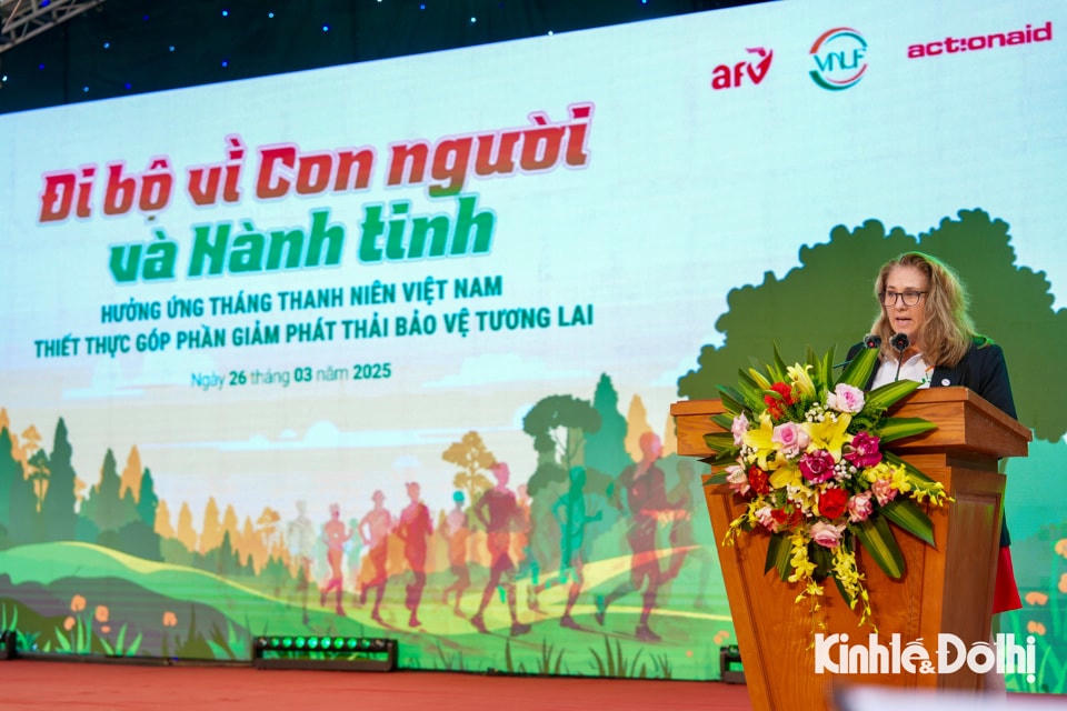Lần đầu tham gia sự kiện tại Việt Nam, bà Jennifer Vidmo - Tổng Thư ký ActionAid Thụy Điển cho biết: “Chương trình đi bộ hôm nay không chỉ đơn thuần là một hoạt động phong trào nhất thời, mà là bước khởi đầu trong cam kết mạnh mẽ rằng mỗi hành động nhỏ đều có thể tạo nên thay đổi lớn. Tôi thật sự ấn tượng trước tinh thần sáng tạo, chủ động của thanh niên Việt Nam trong thúc đẩy các mục tiêu phát triển bền vững và ứng phó biến đổi khí hậu, phát huy tiềm năng, nâng cao chất lượng cuộc sống và xây dựng cộng đồng ngày càng vững mạnh