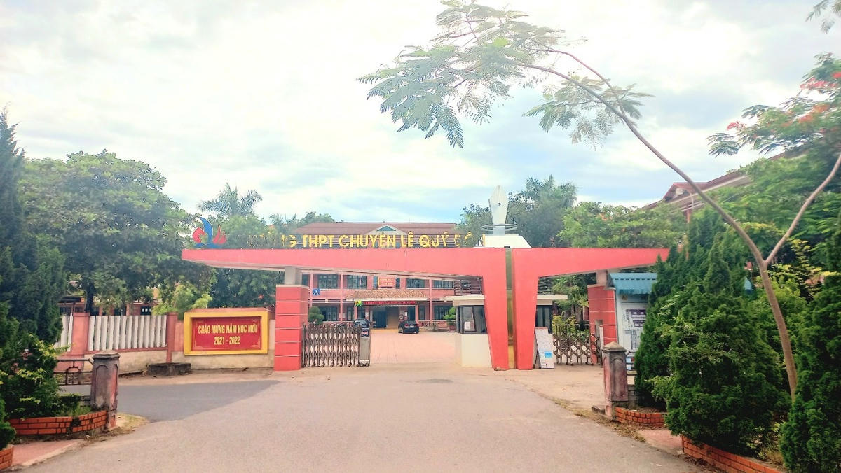 Thí sinh phải tham gia đầy đủ các môn thi; không vi phạm Quy chế thi và có điểm bài thi (môn chung và môn chuyên ngành) ≥ 4,0 điểm khi tham gia xét tuyển vào trường THPT chuyên Lê Quý Đôn năm học 2023 - 2024.