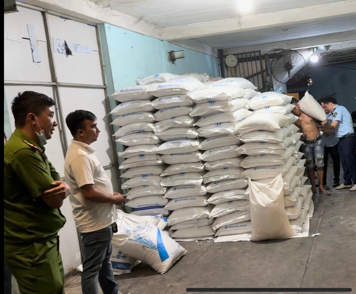 Đối với mặt hàng đường cát, trong tháng 7 năm 2023, các đội quản lý thị trường đã kiểm tra 05 vụ vi phạm, tạm giữ là 14,1 tấn đường cát nhập lậu, không rõ nguồn gốc, xuất xứ.