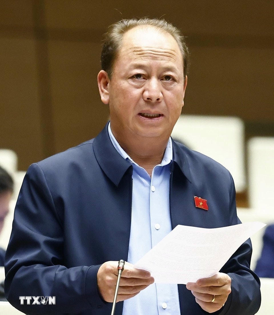 Ông Sùng A Lềnh, Tỉnh ủy viên, đại biểu Quốc hội khóa XV giữ chức vụ Phó Trưởng Đoàn đại biểu Quốc hội hoạt động chuyên trách khóa XV, phụ trách Đoàn đại biểu Quốc hội tỉnh Lào Cai. (Ảnh: Doãn Tấn/TTXVN)