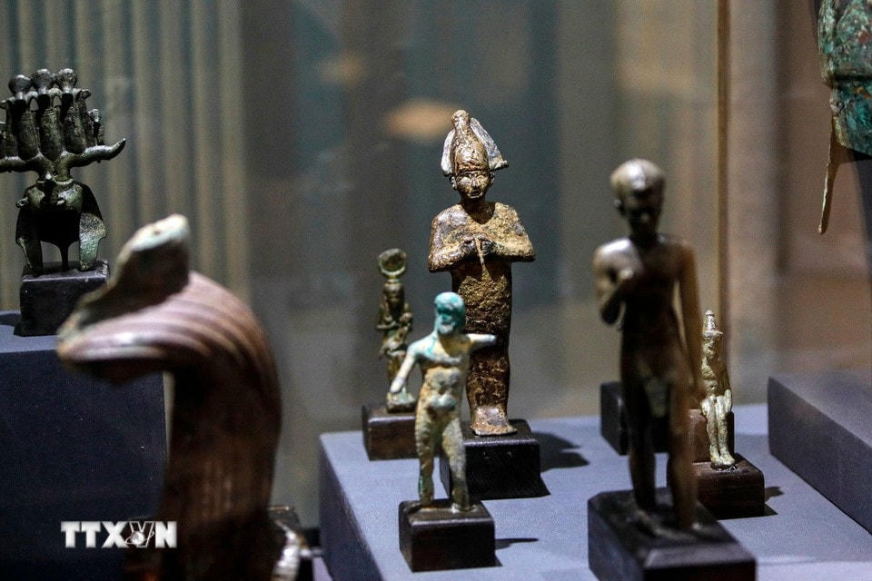 Viện bảo tàng quốc gia Alexandria của Ai Cập vừa trưng bày triển lãm 86 hiện vật quý giá được khai quật dưới đáy Địa Trung Hải. Triển lãm mang tên 