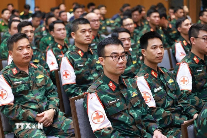 Lực lượng Quân đội nhân dân Việt Nam tham gia hỗ trợ Myanmar khắc phục hậu quả động đất. (Ảnh: Dương Giang/TTXVN) ttxvn-thu-tuong-tuyen-duong-myanmar-8.jpg