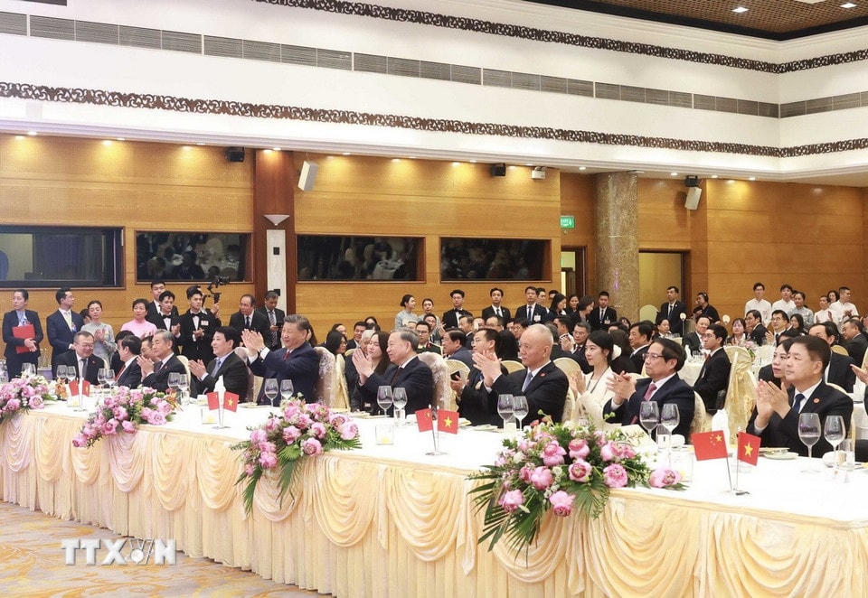 Đại biểu hai nước dự chiêu đãi. (Ảnh: Thống Nhất/TTXVN) ttxvn-tiec-chieu-dai-viet-nam-trung-quoc-4.jpg