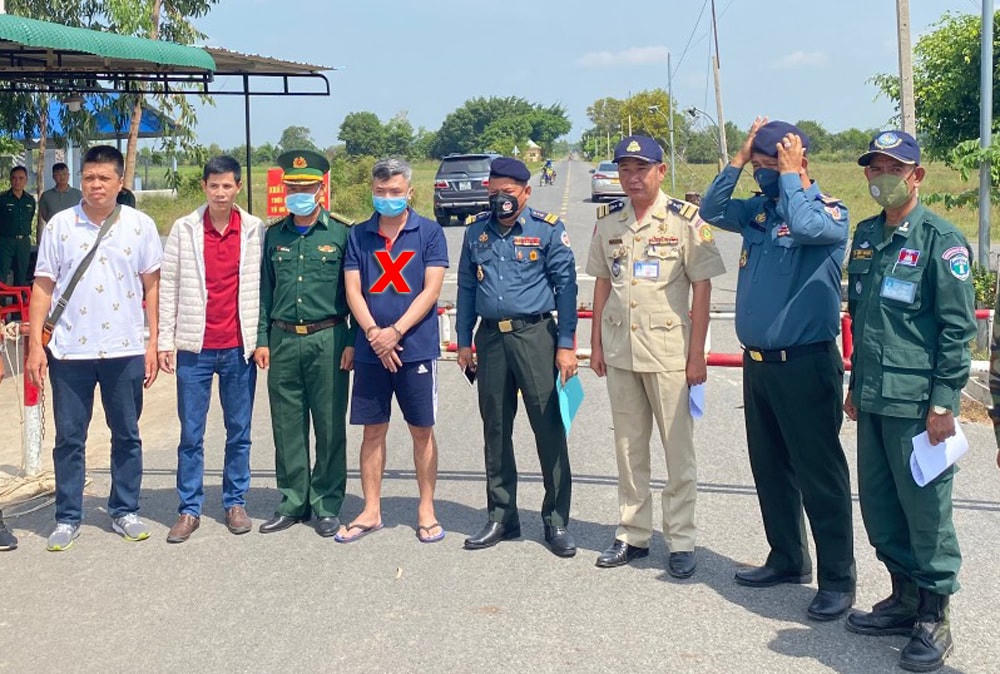 Đỗ Trọng Trường (dấu X đỏ) bị bắt giữ và di lý về Việt Nam.