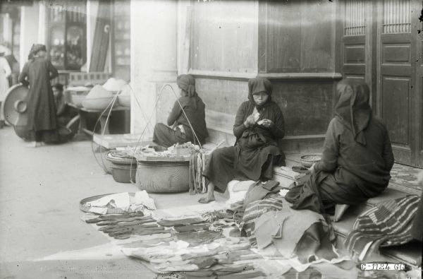 fetes-du-tet-fevrier-1929-dans-les-rues-devant-les-boutiques-600x395.jpg