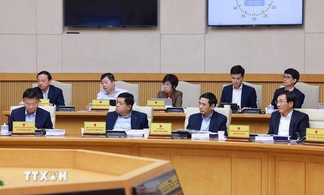 Lãnh đạo Chính phủ và các trưởng ngành tham dự Phiên họp Chính phủ chuyên đề về xây dựng pháp luật tháng 4/2025. (Ảnh: Dương Giang/TTXVN) ttxvn-thu-tuong-chu-tri-phien-hop-chinh-phu-chuyen-de-ve-xay-dung-phap-luat-thang-4-3.jpg