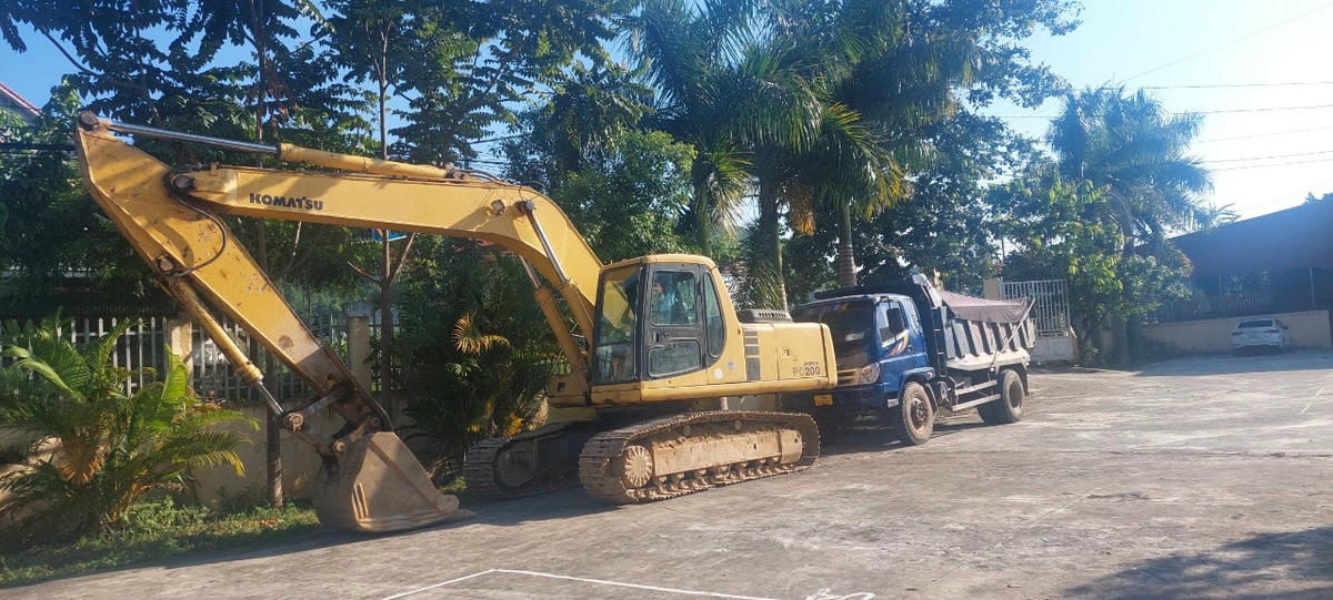 Các phương tiện khai thác, vận chuyện cát sỏi trái phép bị thu giữ ngày 12/7.