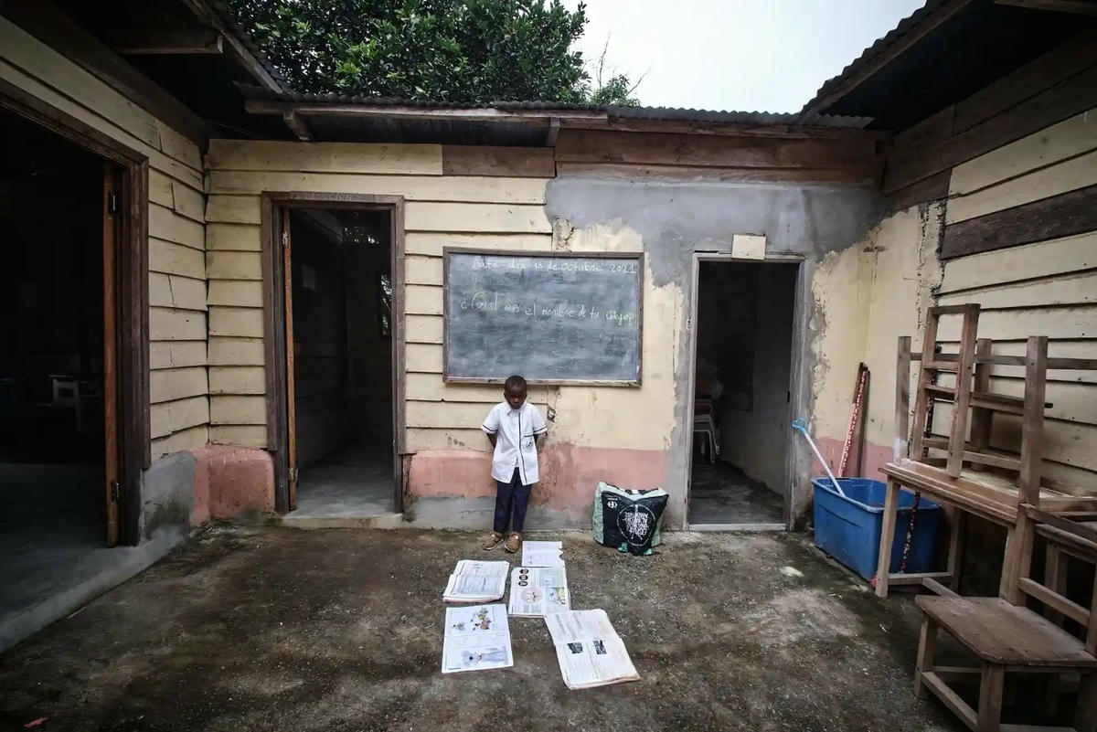 Một sinh viên năm nhất trong sân trường La Fe. Ảnh: Diego Menjibar Reynes.