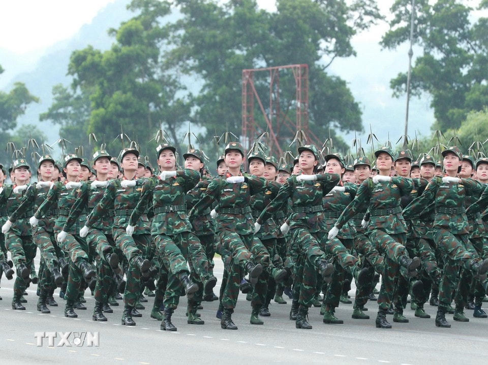 Khối nữ thông tin tham gia hợp luyện. (Ảnh: Trọng Đức/ TTXVN)