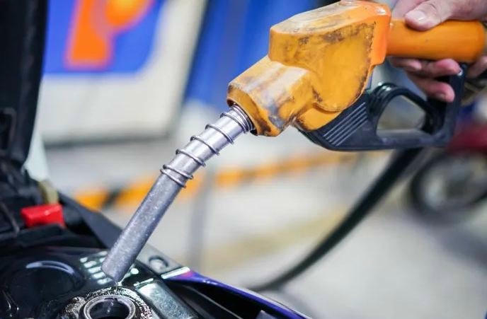 Xuyên Việt Oil bị dừng làm thủ tục nhập xăng dầu do nợ thuế hơn 684 tỷ đồng. Ảnh minh họa