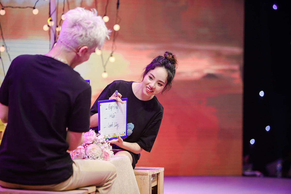 Nữ chính xinh đẹp từ chối nam ca sĩ kém tuổi để tỏ tình DJ Phương Đông