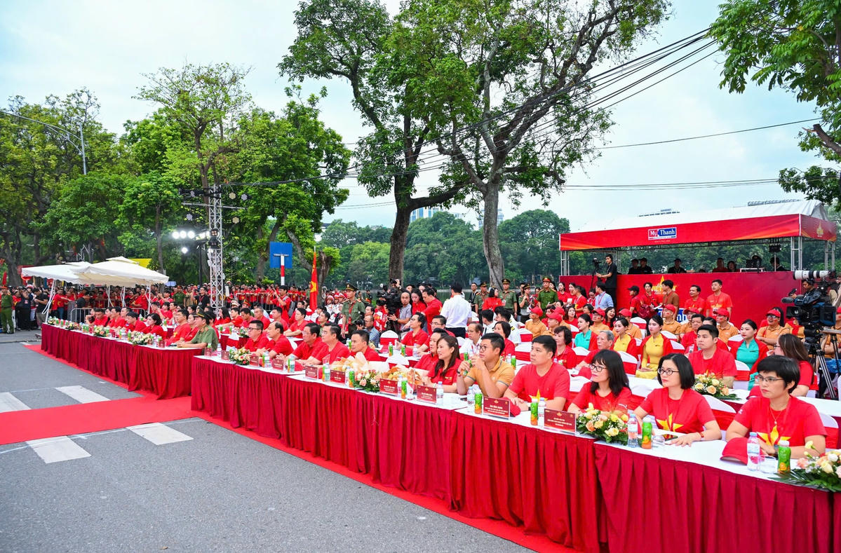 Các đại biểu tham dự Lễ phát động. z6911839549762-0a2646bc3d245e8514a5dd048a76eb18.jpg