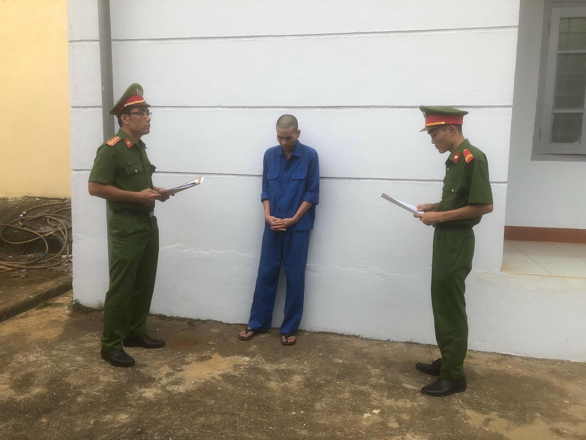 Đối tượng Lê Cẩm Hoàng tại cơ quan CSĐT Công an huyện Đắk Mil