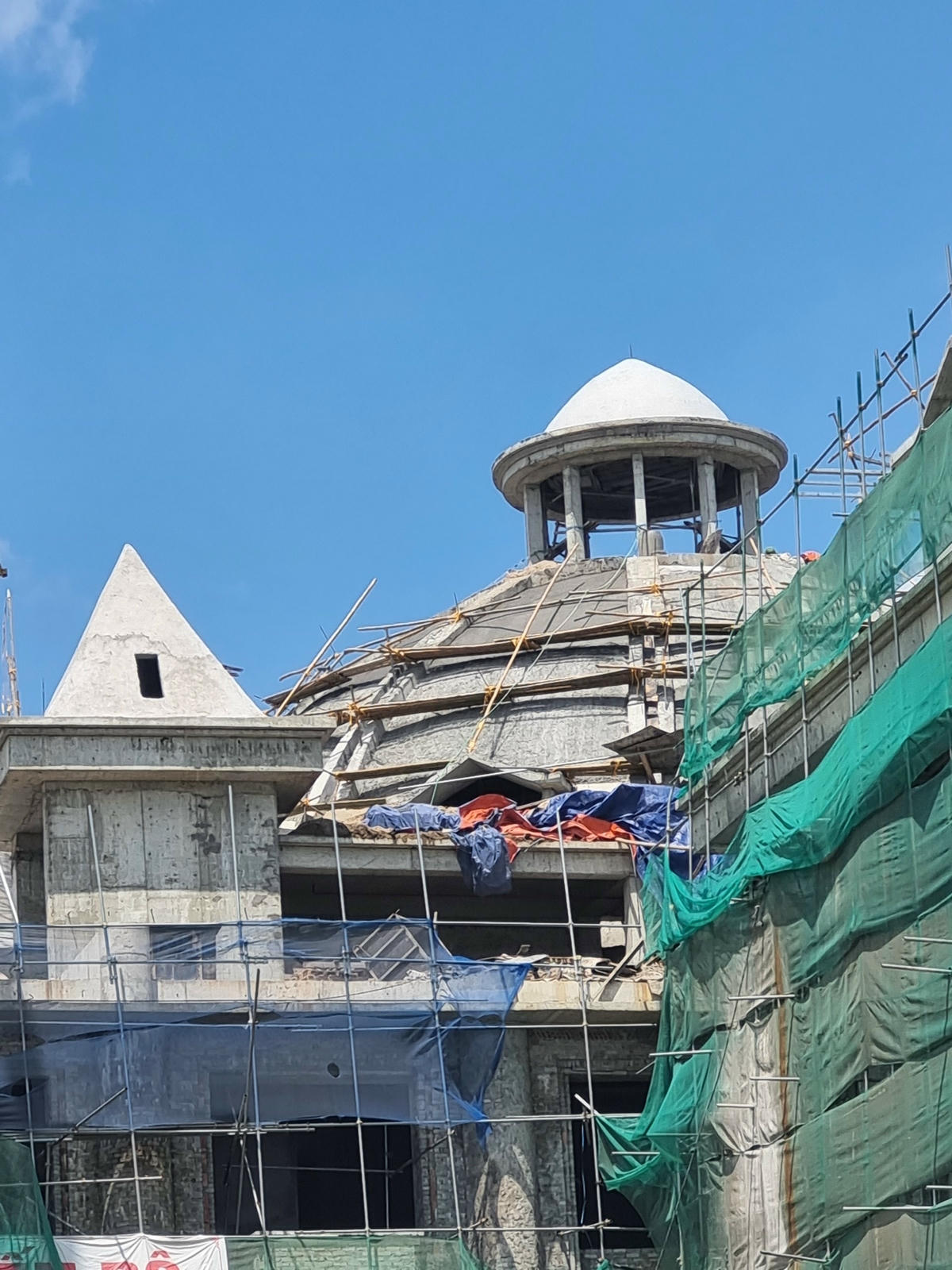 Đến nay, dự án đã cất nóc và đang được gấp rút hoàn thiện.