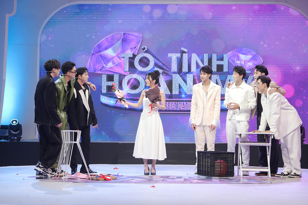 Các chàng trai đều muốn có cơ hội tiếp cận Woni. Ảnh: Perfect Universe.