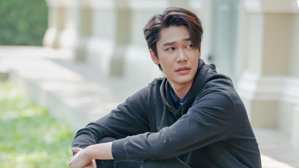 Dew Jirawat nổi lên từ vai nam phụ trong phim “Vườn sao băng” bản Thái Lan.