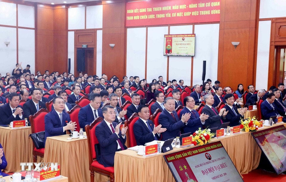 Tổng Bí thư Tô Lâm và các đại biểu tham dự Đại hội Đảng bộ Văn phòng Trung ương Đảng nhiệm kỳ 2025-2030 (Ảnh: Phương Hoa/TTXVN)