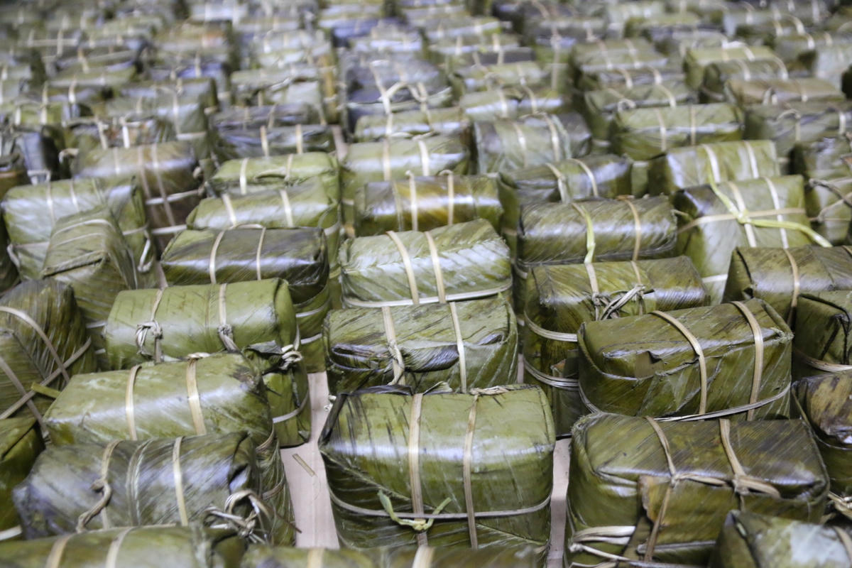 Bánh chưng, bánh tét được sản xuất đại trà tại làng Đại An Khê.