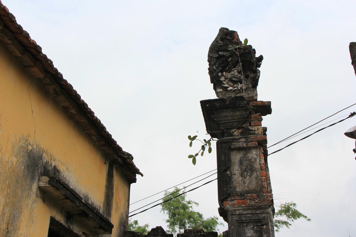 Một góc chùa cổ. 