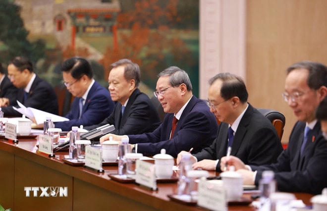Thủ tướng Trung Quốc Lý Cường và các thành viên đoàn Trung Quốc tham dự hội đàm. (Ảnh: Dương Giang/TTXVN) ttxvn-thu-tuong-hoi-dam-thu-tuong-trung-quoc-6.jpg