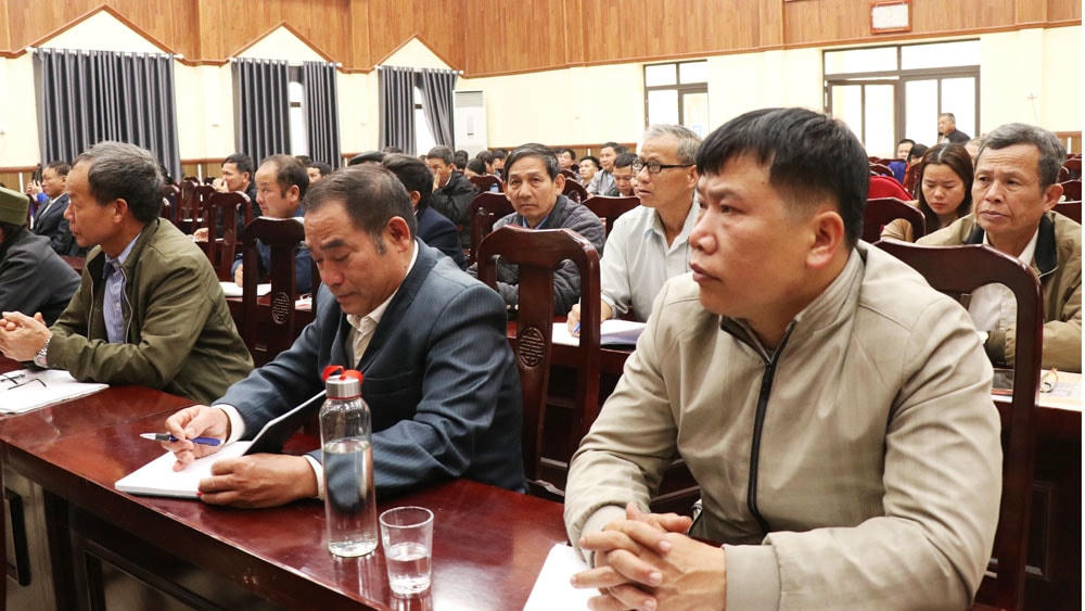 ác đại biểu là người có uy tín, tiêu biểu trong đồng bào DTTS huyện Phú Lương dự hội nghị.