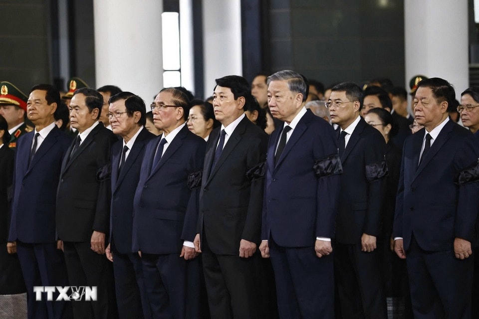 Tổng Bí thư Tô Lâm cùng các đồng chí Lãnh đạo, nguyên Lãnh đạo Đảng, Nhà nước dự Lễ truy điệu nguyên Chủ tịch nước Trần Đức Lương. (Ảnh: TTXVN) ttxvn-le-truy-dieu-nguyen-chu-tich-nuoc-tran-duc-luong-5.jpg