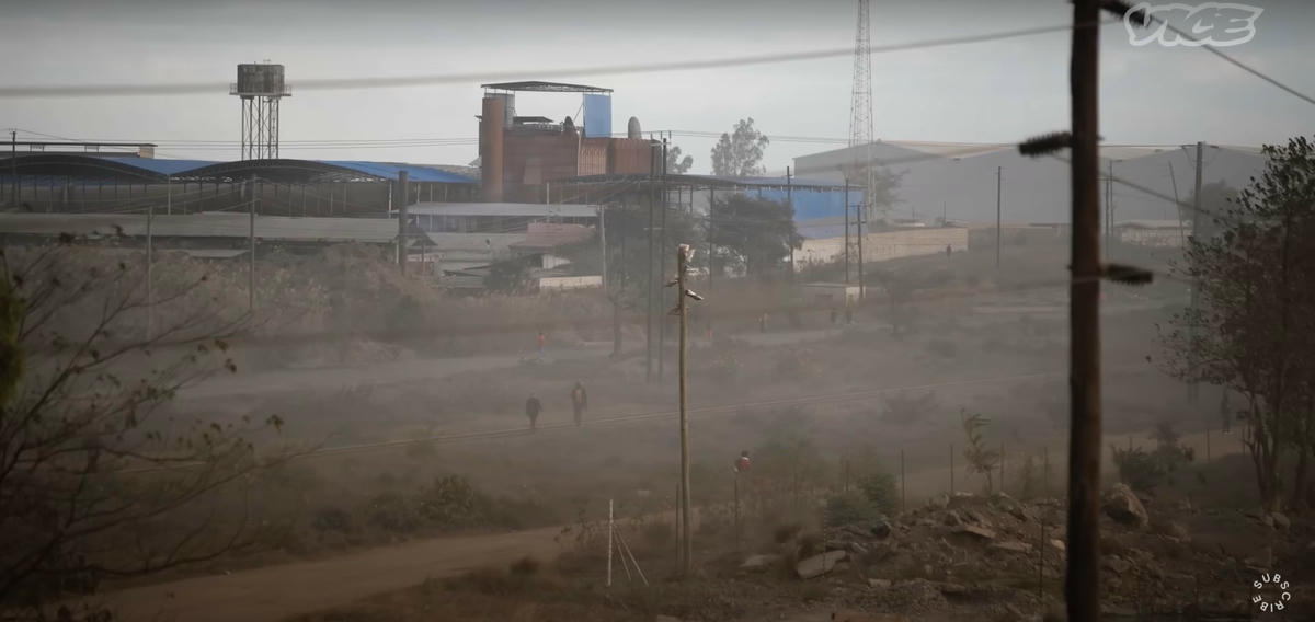 Những con đường đầy khói bụi ở Kabwe. Ảnh: VICE.