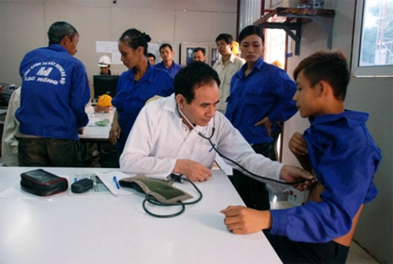 Nhiều công nhân lao động được khám bệnh định kỳ mỗi năm.