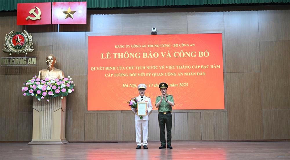 trao cho anh duc (2)