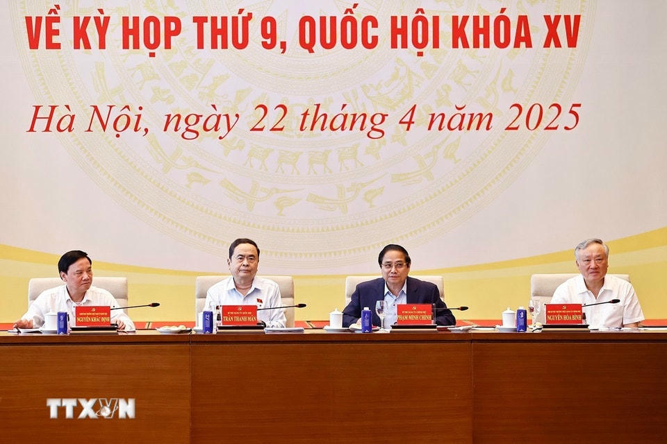 Thủ tướng Chính phủ Phạm Minh Chính và Chủ tịch Quốc hội Trần Thanh Mẫn chủ trì Hội nghị. (Ảnh: Doãn Tấn/TTXVN)