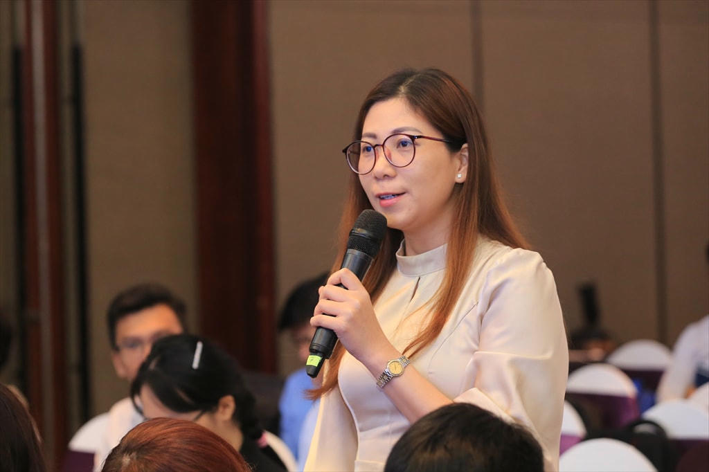 Cổ đông đặt câu hỏi tại Đại hội.