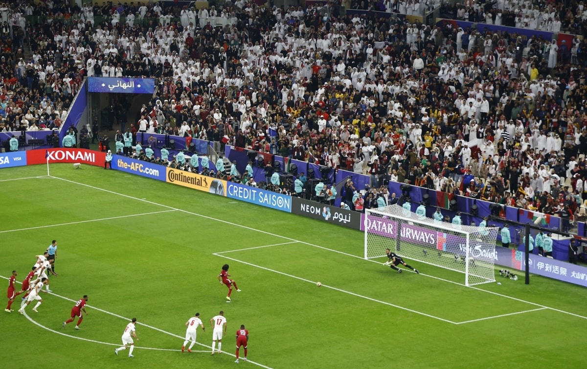 akram afif lap hat-trick kho tin truoc jordan, qatar vo dich asian cup 2023 hinh anh 31