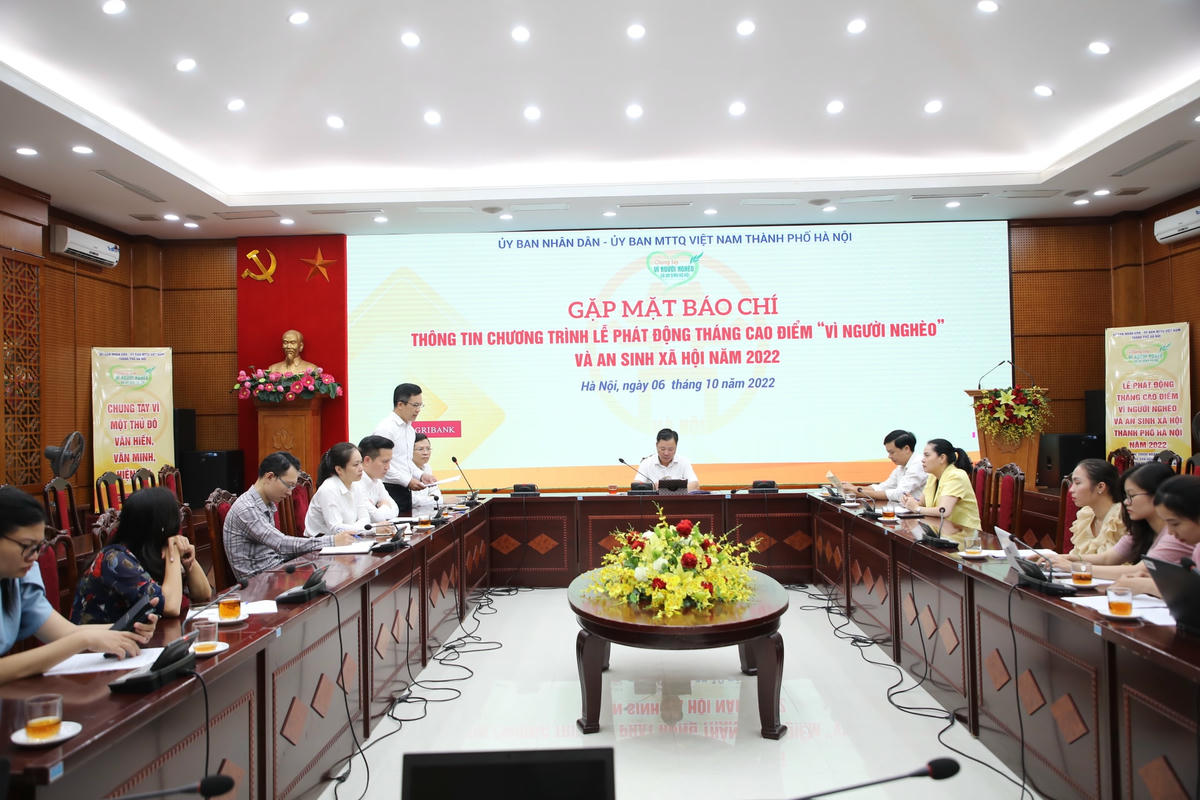 Quang cảnh buổi gặp mặt báo chí.