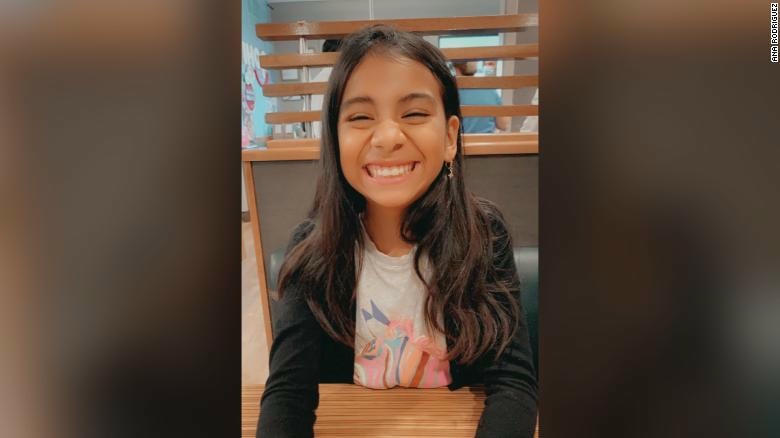 Maite Rodriguez là cô bé yêu động vật, may vá và nhiếp ảnh. Ảnh: CNN.