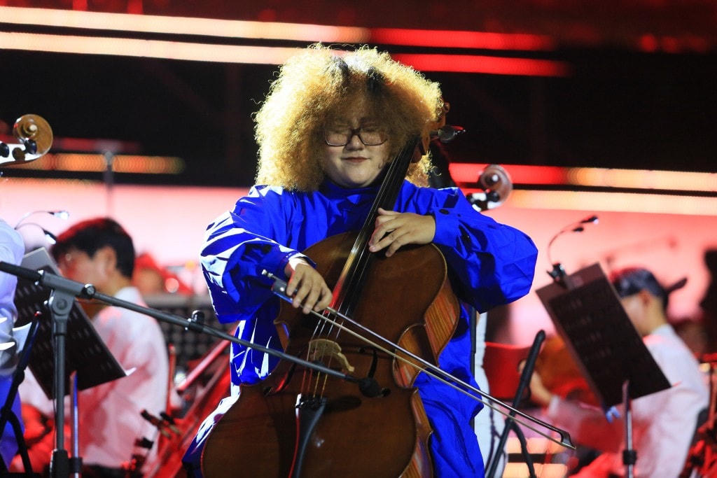 Nghệ sĩ Cello Trần Hồng Nhung biểu diễn tại chương trình hòa nhạc Thanh âm xanh (trong khuôn khổ Festival Tre 2022 của dự án Thanh âm xanh).  