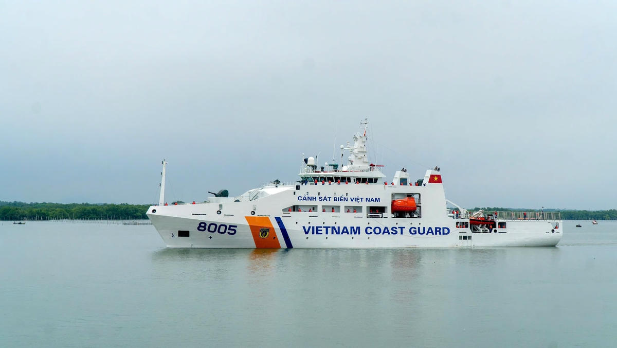 Tàu CSB 8005 lên đường thực hiện nhiệm vụ
