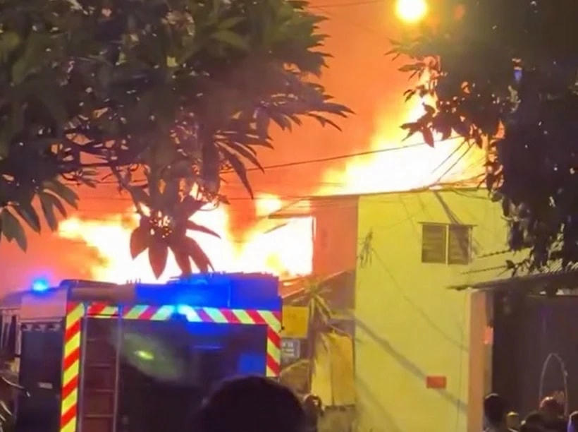 Hiện trường vụ cháy. (Ảnh cắt từ clip)