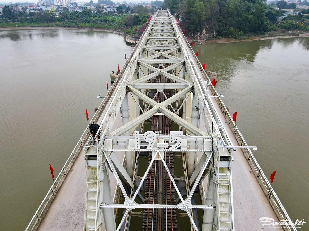 Cầu Hàm Rồng hiện bắc qua sông Mã, nối hai phường Tào Xuyên và Hàm Rồng, nằm cách trung tâm TP Thanh Hóa khoảng 4km về phía Bắc. Ảnh: Đình Minh.