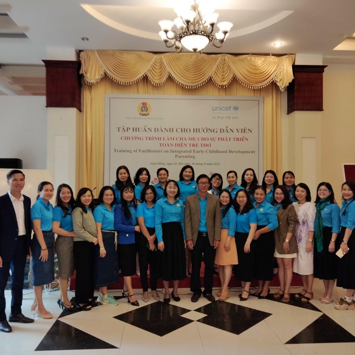 Cán bộ công đoàn tham gia lớp tập huấn giảng viên kiêm chức về kỹ năng làm cha mẹ cho phát triển toàn diện trẻ thơ.