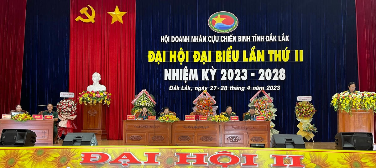 Đoàn Chủ tịch điều hành Đại hội.