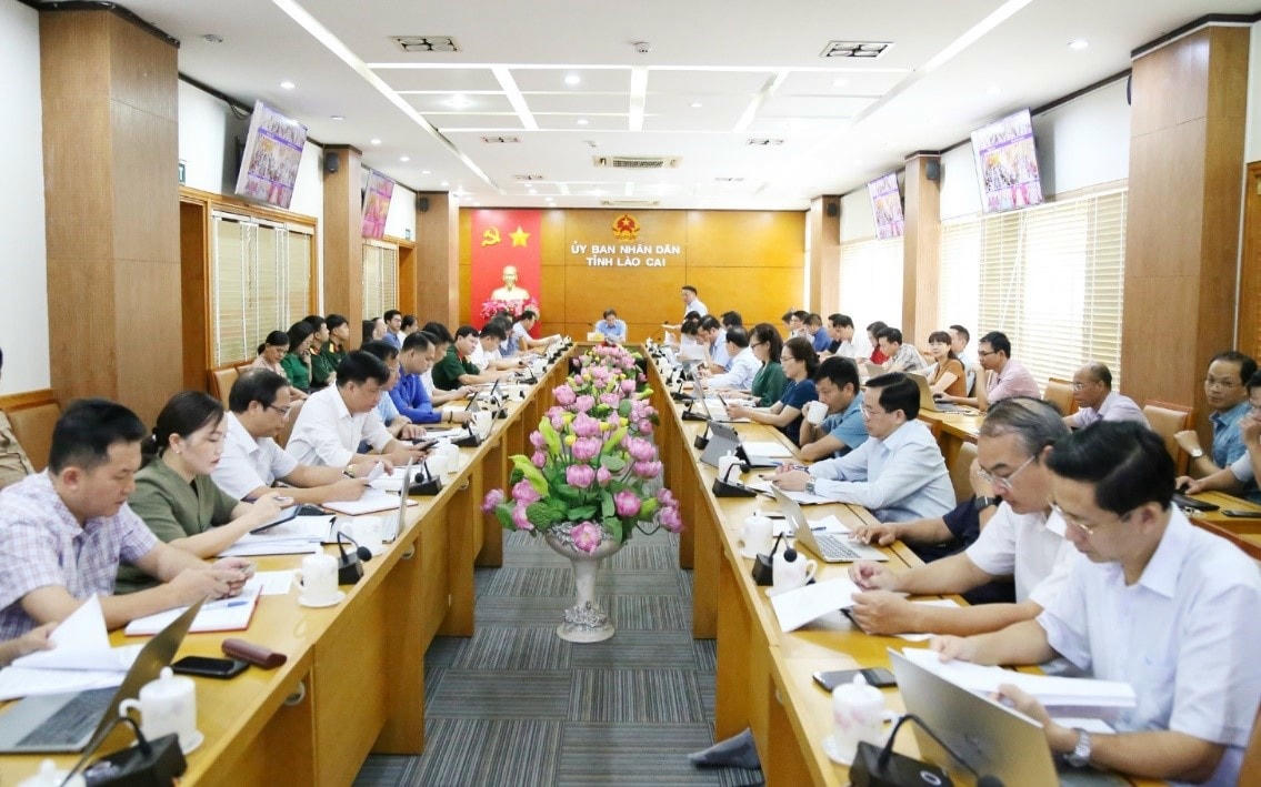 UBND tỉnh Lào Cai họp bàn giải pháp tháo gỡ khó khăn cho cơ sở. Ảnh: bandantoc.laocai.gov.vn