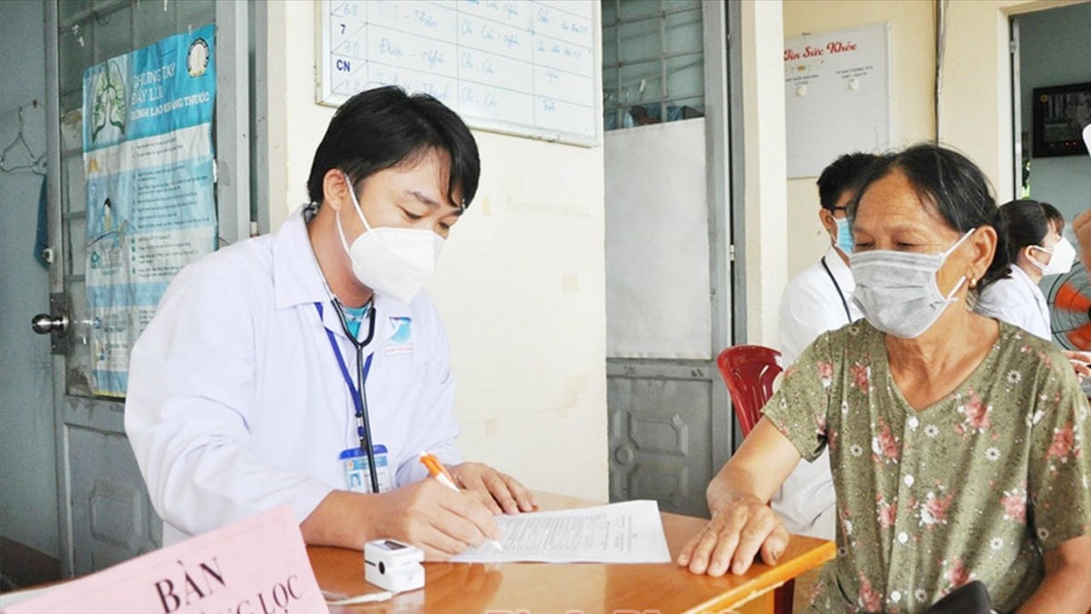 Thời gian qua, công tác y tế, khám chữa bệnh, chăm sóc sức khỏe nhân dân vùng đồng bào DTTS luôn được huyện Bù Đốp quan tâm. Ảnh (Xuân Túc)