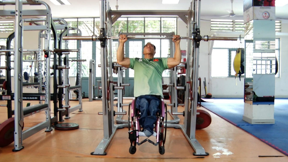 Vận động viên Lê Văn Công luôn kiên trì tập luyện chuẩn bị cho các giải đấu quốc tế.