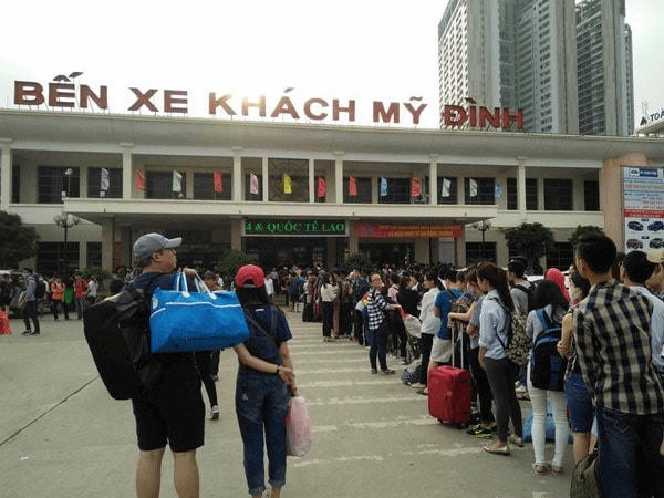 Bến xa khách Mỹ Đình đông đúc ngày Quốc tế Lao động. Ảnh sodulich.hanoi.gov
